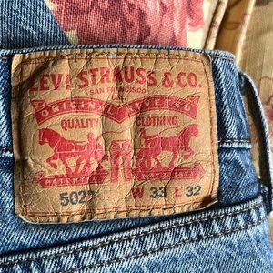 Levi’s 502 33 x 32 (Men’s)